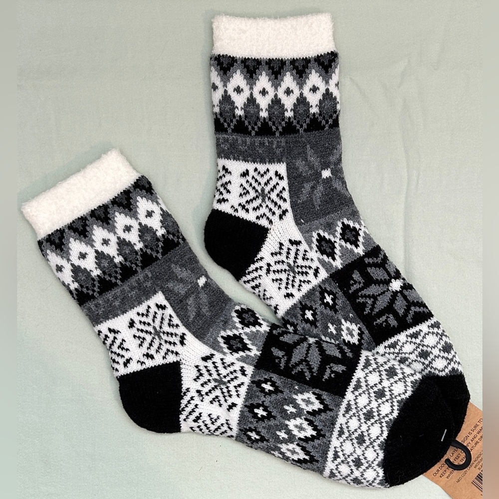 Northeast Cozy Cabin Socks Slipper Socks Slippers Black And White Womens Medium